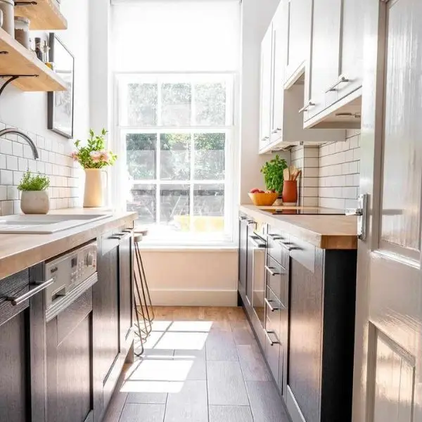 Dapur Kecil Tapi Rapi Model Galley Kitchen
